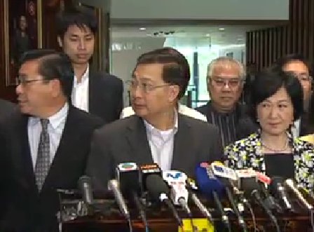 立法會卅多名建制派議員聯署致函主席曾鈺成,要求曾鈺成從整體社會利益眼,終止4名議員的拉布行動。