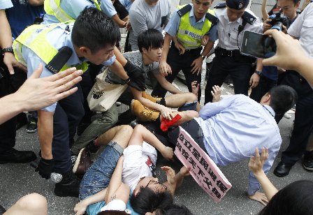 30516cy_protest4.jpg