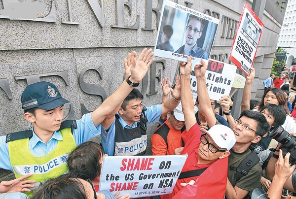 市民昨到美國駐港總領事館示威。