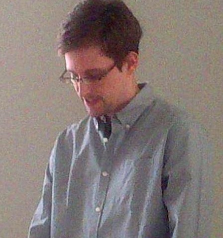 據外媒報導,美國“棱鏡”監控計畫洩密者愛德華•斯諾登於莫斯科時間7月12日在莫斯科謝列梅捷沃機場與多家人權機構代表人士舉行會談。