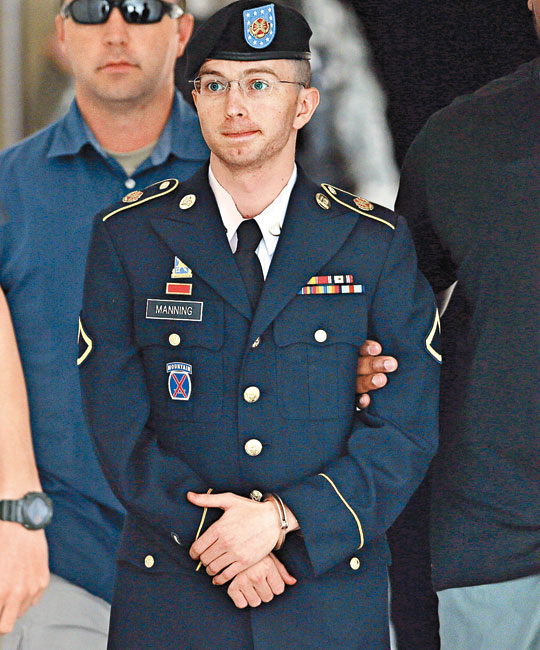 曼寧聽畢宣判後由警衞押走。