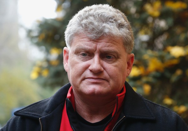 斯諾登父親朗尼到了莫斯科,兩父子很快重聚。