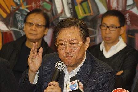 針對行政會議審批免費電視台的做法,香港電影工作者總會會長吳思遠表示痛心,向行會發出三問。