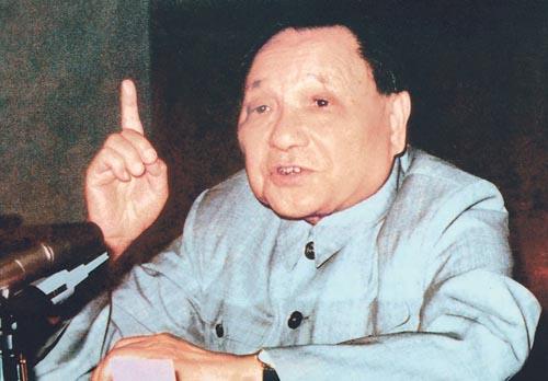 鄧小平當年會見港澳代表時,曾怒斥當時的國防部長耿飆和外長黃華,稱他們向記者宣稱中方不在港駐軍的講法,是胡說八道。