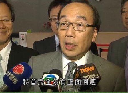 特首梁振英邀公民黨議員見面,梁家傑(圖)會上指特首不知身處火星或水星、和市民是在兩個不同世界,對方隨即看手表