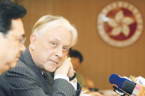 前刑事檢控專員江樂士透露,當年他認為有充夠理據起訴胡仙,但決定被時任律政司長梁愛詩推翻。