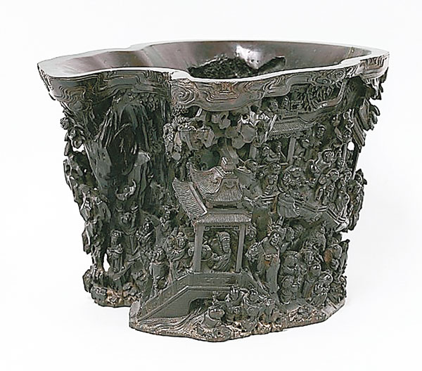 這個乾隆年間的毛筆筒,竟被當成門楔使用長達四十年。