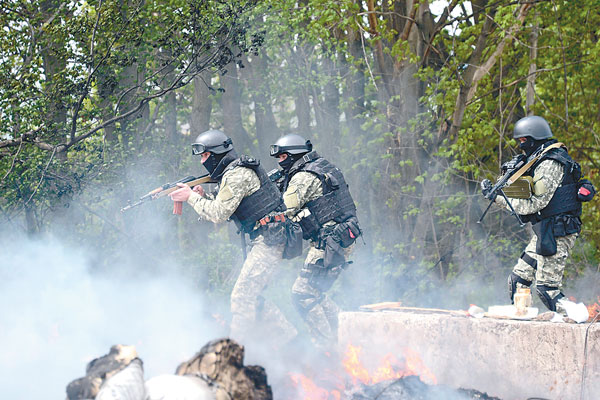 烏軍特種部隊在斯拉揚斯克反擊親俄武裝分子。