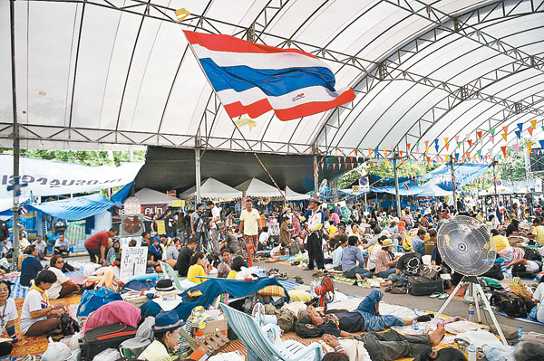 反政府黃衫軍繼續包圍總理府。