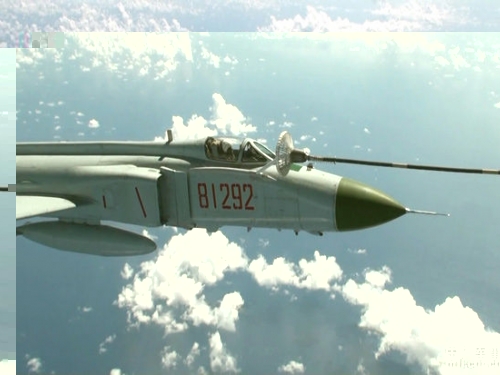 南海舰队航空兵歼-8II战机空中加油