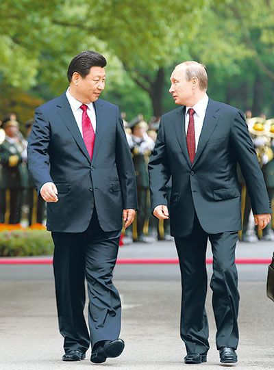 5月20日,國家主席習近平在上海同俄羅斯總統普京舉行會談。這是會談前,習近平在上海西郊會議中心廣場為普京舉行歡迎儀式。