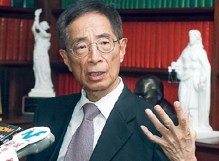 李柱銘指國務院無權解釋基本法,昨天的白皮書只是發白日夢,不用理會。