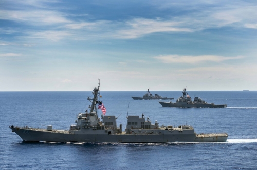 美軍艦隊近期“光顧”南海,對中國施壓