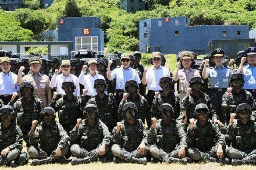 臺灣領導人馬英九視察台軍海軍陸戰隊