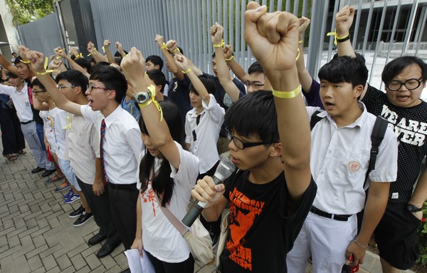 學民、中學生宣布罷課日期及安排、宣讀罷課不罷學承諾書。