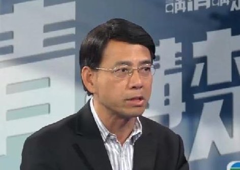 警務處前高級助理處長鄧厚江出席無綫專訪節目。