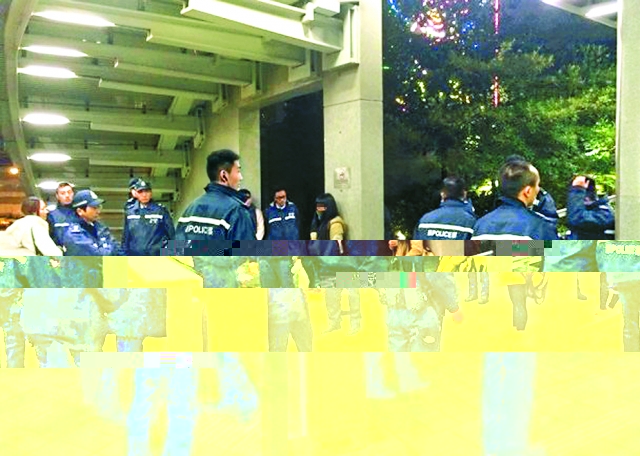 正義力量發揮巨大威力?警察心虛?所以需連同14名警察壯膽去拘捕一名14歲女童?