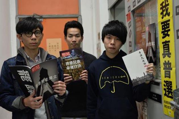 學苑前副總編輯王俊杰(右)。