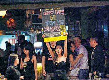 2009年美國總統奧巴馬上任後，第一艘訪港美艦美國核動力航空母艦史坦尼斯號抵港