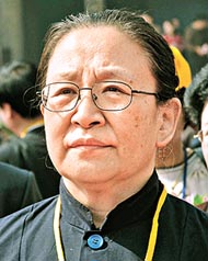 李訥（72歲）<br />籍貫：湖南湘潭<br />教育：北京大學歷史系<br />家庭：為毛澤東和江青獨生女<br />經歷：<br />•曾任《解放軍報》總編領導小組組長（相當於總編輯）<br />•1973年被任命為北京市委書記，排名在11名書記末尾，但從未到任<br />•1976年「四人幫」落台後曾一度賦閒<br />•1986年到中共中央辦公廳秘書局工作，於1990年後期退休