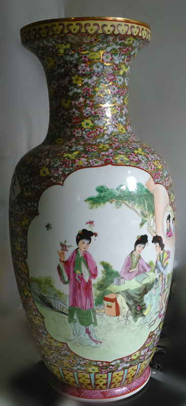 大師級畫功  衣服缐條細致質感強。
