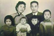 南懷瑾夫婦與四名子女合照。左起:南聖茵、南國熙、南一鵬、南可孟。