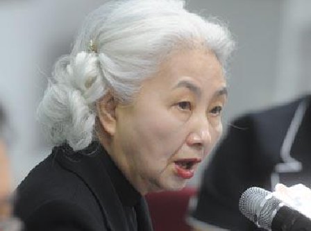 梁愛詩上周六(6日)出席講座時的一番話,引來干預司法的爭議。