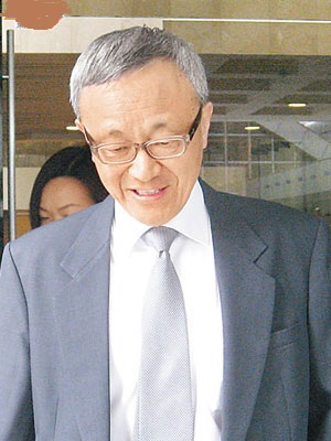 龔如心母親施福英(右)有機會繼承女兒千億遺產,因此被律政司加入成為爭產案被告。