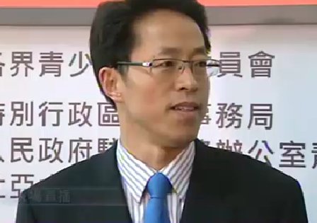 新上任的中聯辦主任張曉明首次正式會見傳媒時表示,西環不治港,但要盡責履行職務,把該做的事做好。