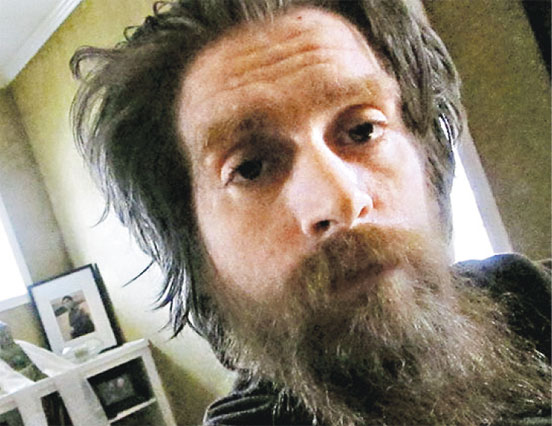 前美兵托馬斯(圖)早年受訪時滿臉鬍子、蓬頭垢面。